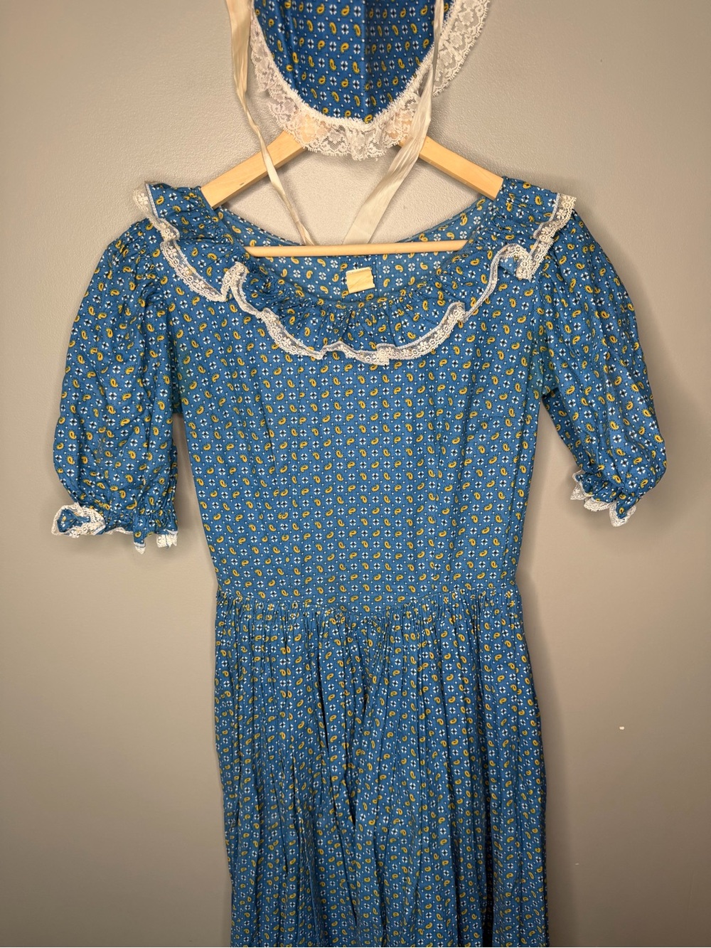 Vintage 1970s Paisley Calico Prairie Maxi Dress with Matching Bonnet - Picture 4 of 13